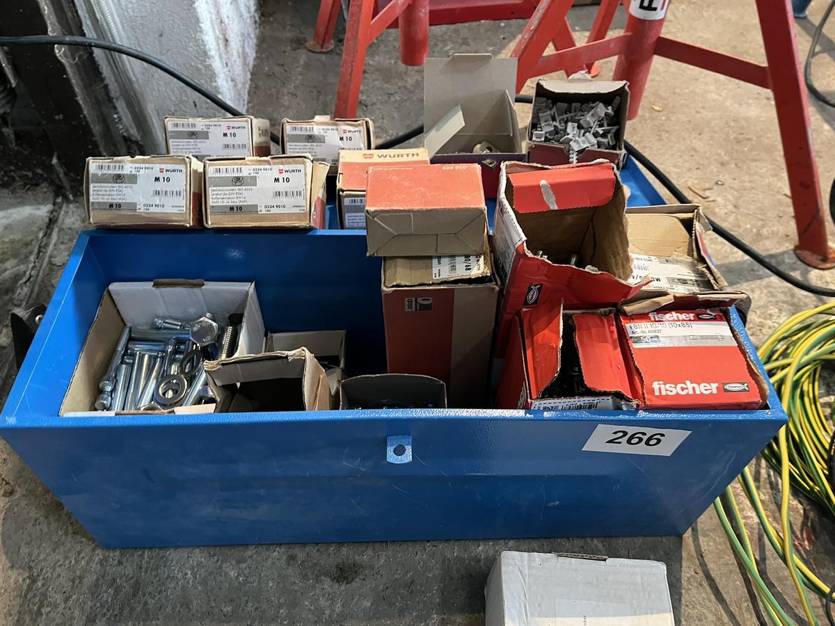 Werkzeugkiste befüllt mit Schrauben/Bfestigungsmaterial?d=2025-11-29 10:18:45