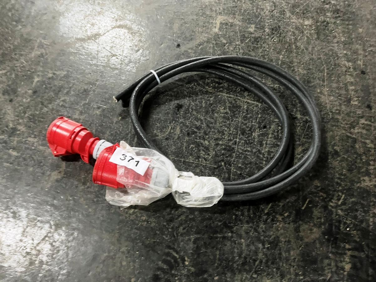 Kabelset mit 2 x 380 V Stecker?d=2025-11-29 10:18:41