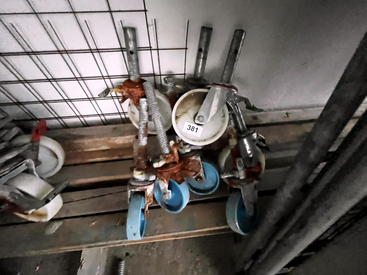 8 Stück Gerüstspindel Füße mit Rollen?d=2025-11-29 10:19:28