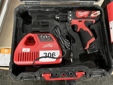 Milwaukee Akku-,Bohrschrauber M 12 BDD 202 C im Koffer