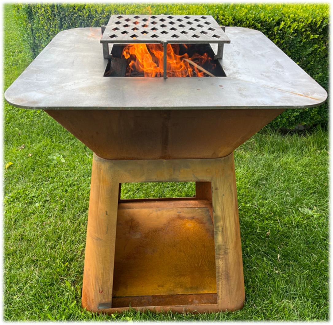 Plancha Feuerschalengriller  Design Holzlager, Platte 80x80cm, Höhe 100cm