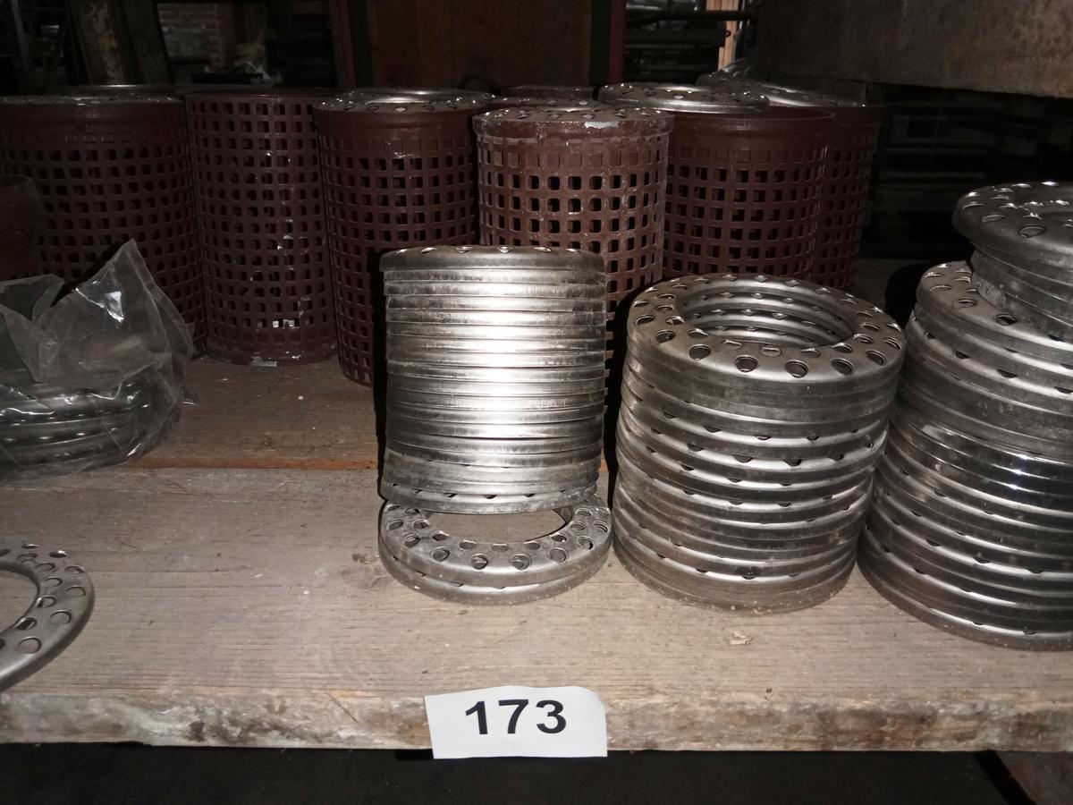 Regalinhalt mit Einlaufstutzen, etc.