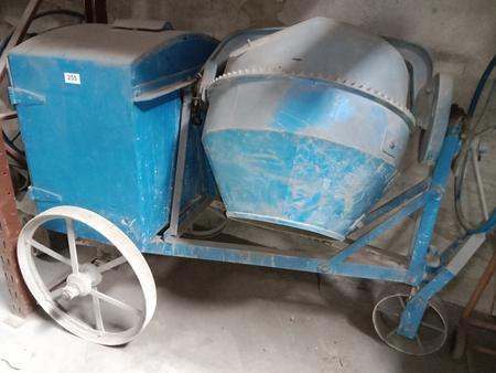 Betonmischmaschine mit Handbgel