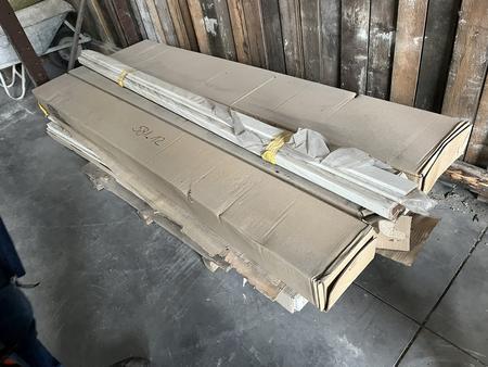 1 Palette Türblätter und Zargen 1 Palette Türblätter und Zargen