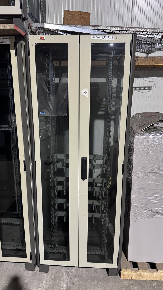 Serverschrank?d=2025-11-19 01:53:27