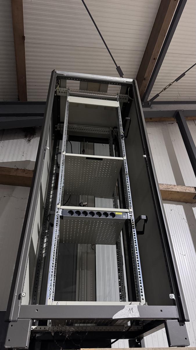 Serverschrank?d=2025-11-19 01:53:27