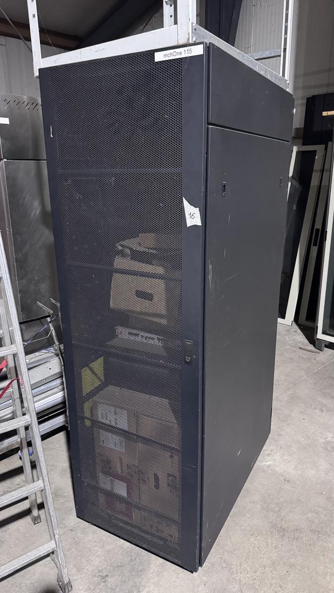 Serverschrank?d=2025-11-19 01:53:27