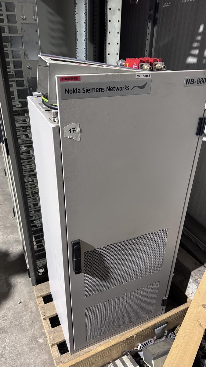 Serverschrank?d=2025-11-19 01:52:30