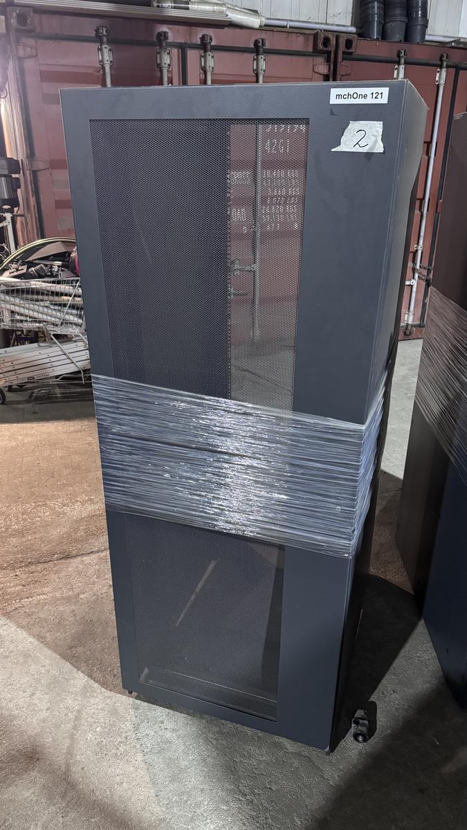 Serverschrank?d=2025-11-19 01:52:19