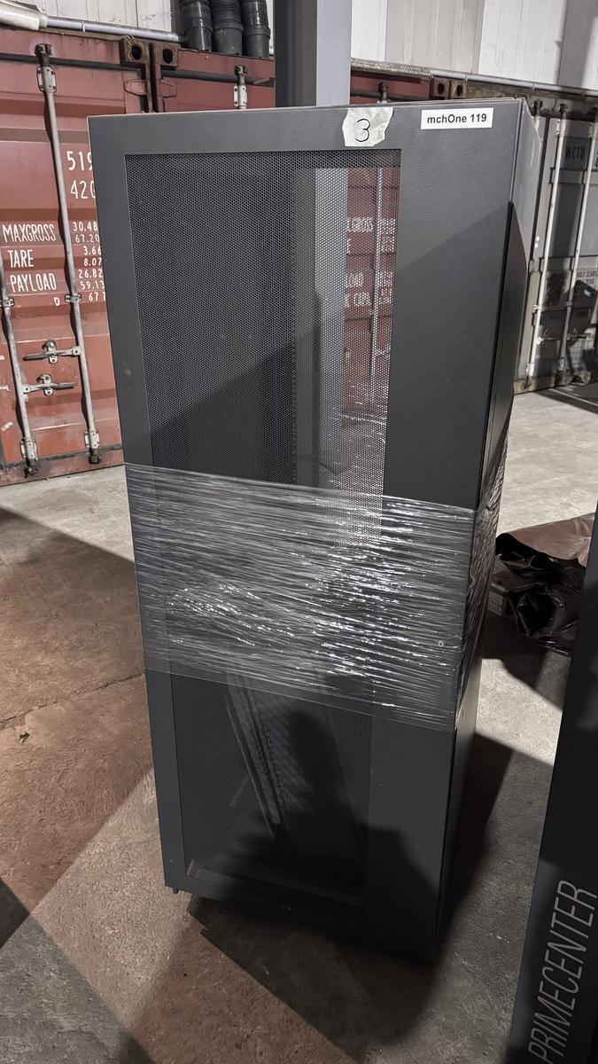 Serverschrank?d=2025-11-19 01:52:19