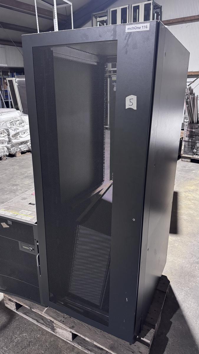 Serverschrank?d=2025-11-19 01:53:48