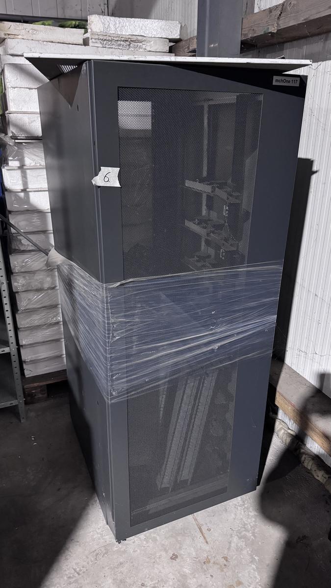 Serverschrank?d=2025-11-19 01:53:26