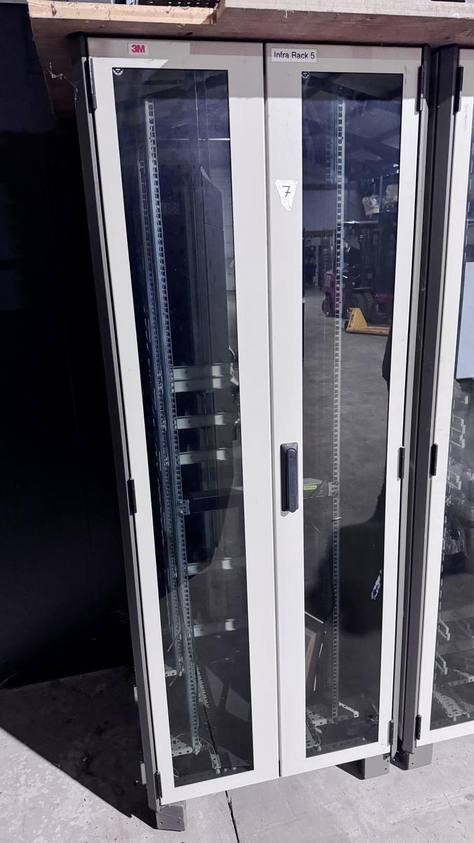 Serverschrank?d=2025-11-19 01:52:30