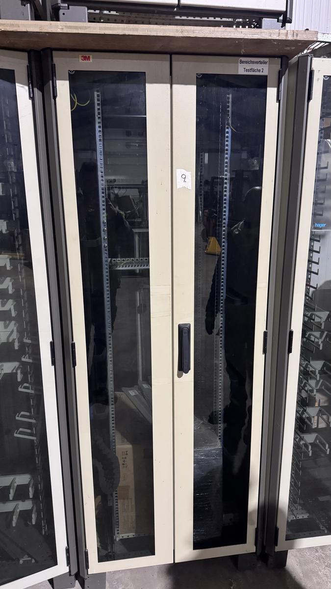 Serverschrank?d=2025-11-19 01:53:47