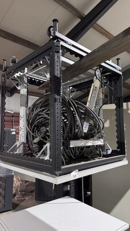 Fahrbarer Tisch mit Inhalt, 80x80x95cm