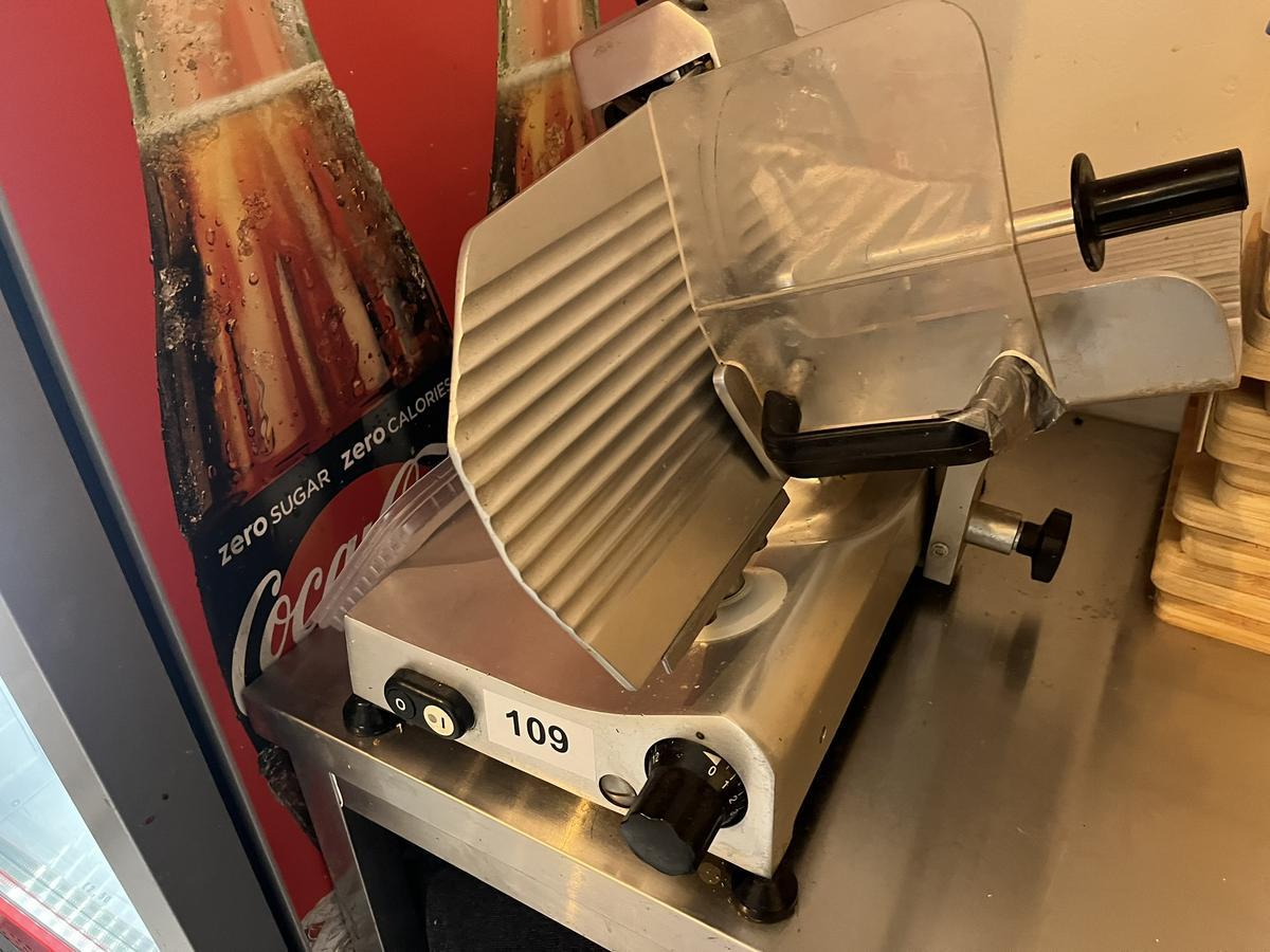 Aufschnittmaschine verstellbar 250 mm Blatt?d=2025-11-23 15:42:18