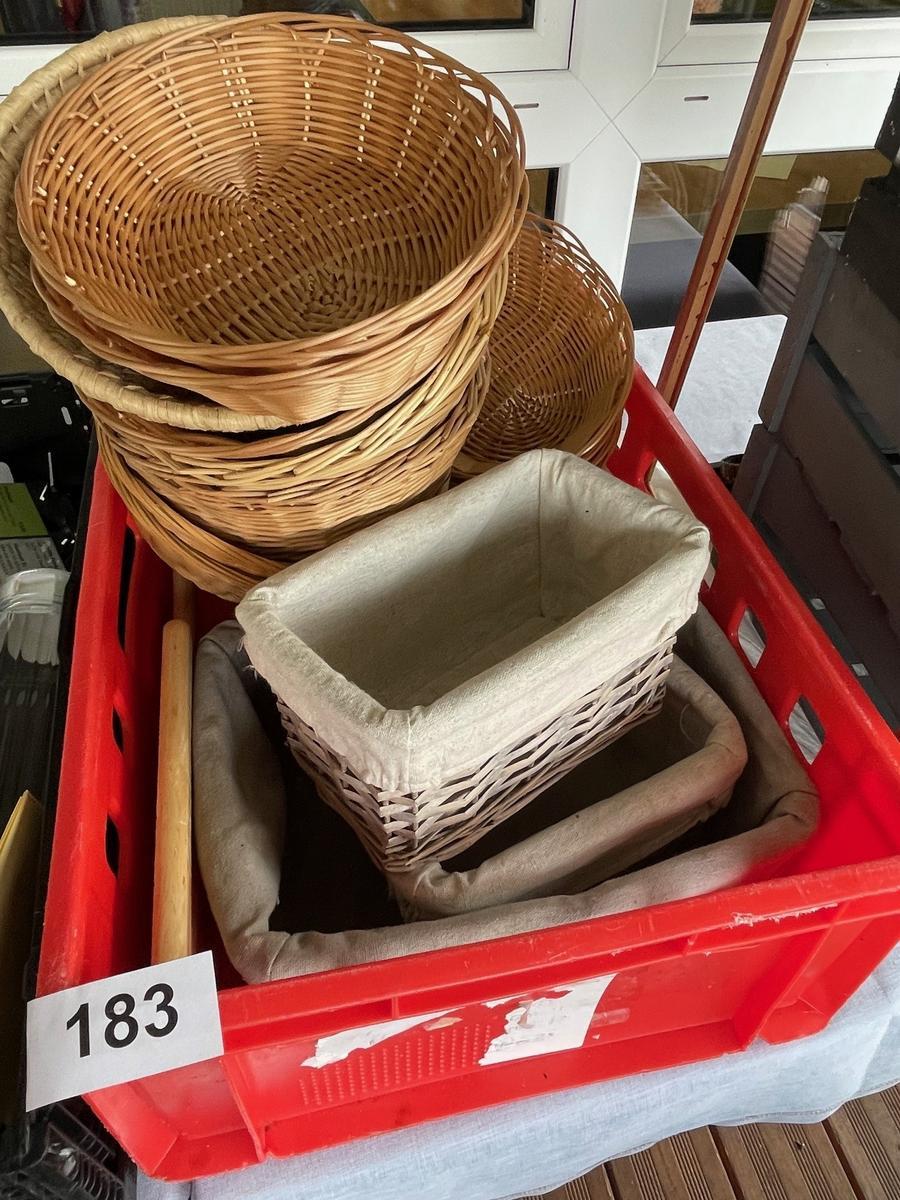 19 Stk. diverse Brotkörbe?d=2025-11-23 15:41:03