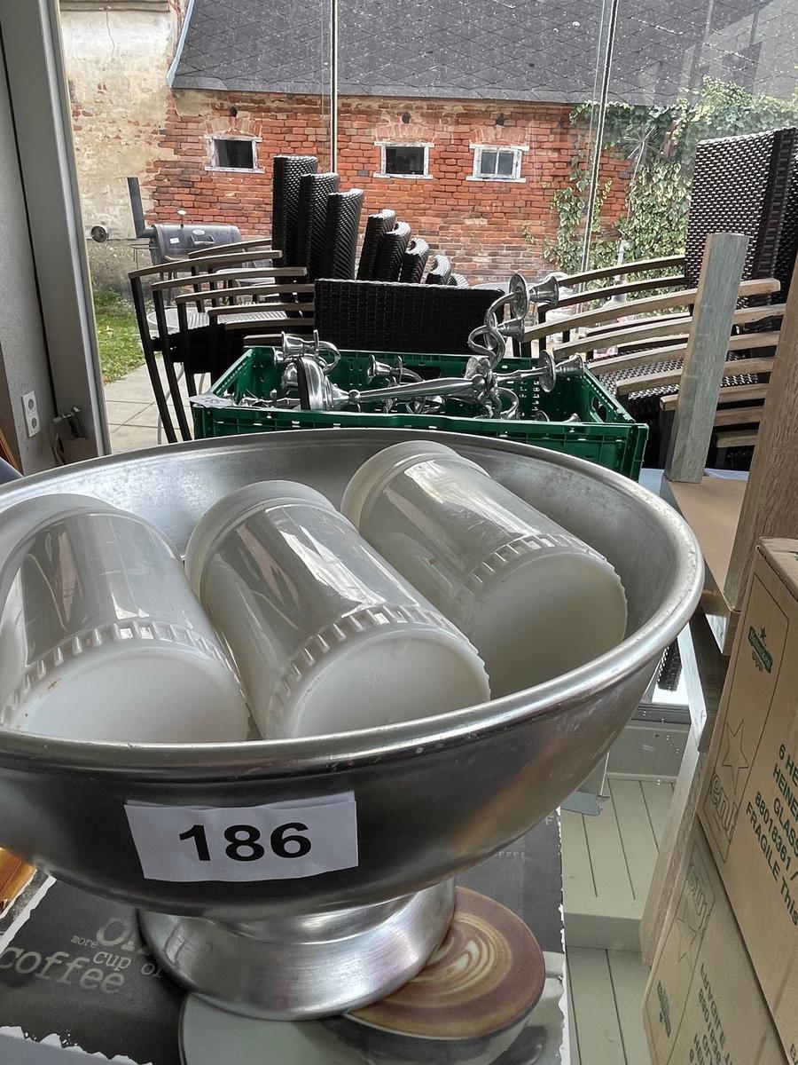 4 Stk. Früchtekorb, metall, 3 Cocktailgießer?d=2025-11-23 15:42:42