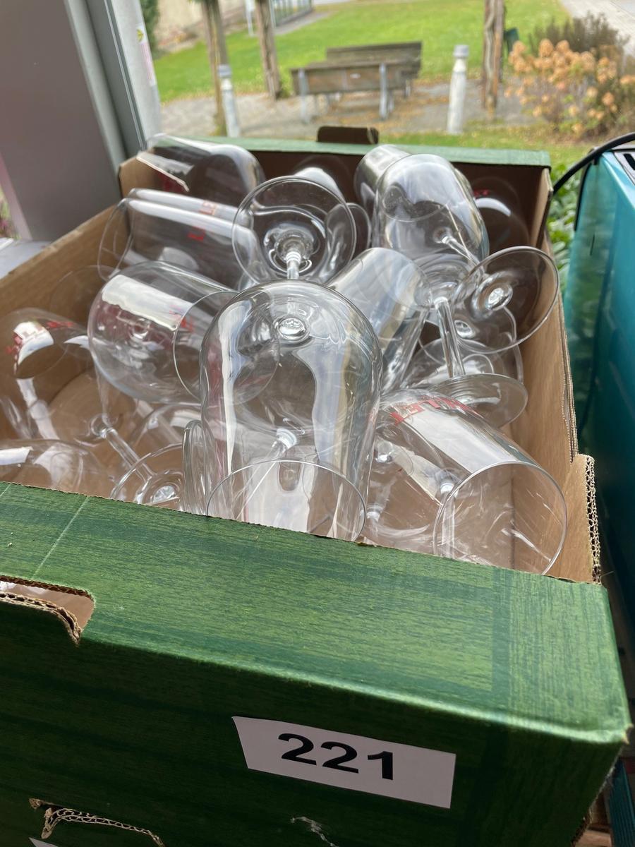 25 Stk. Rotweingläser und Weißweingläser