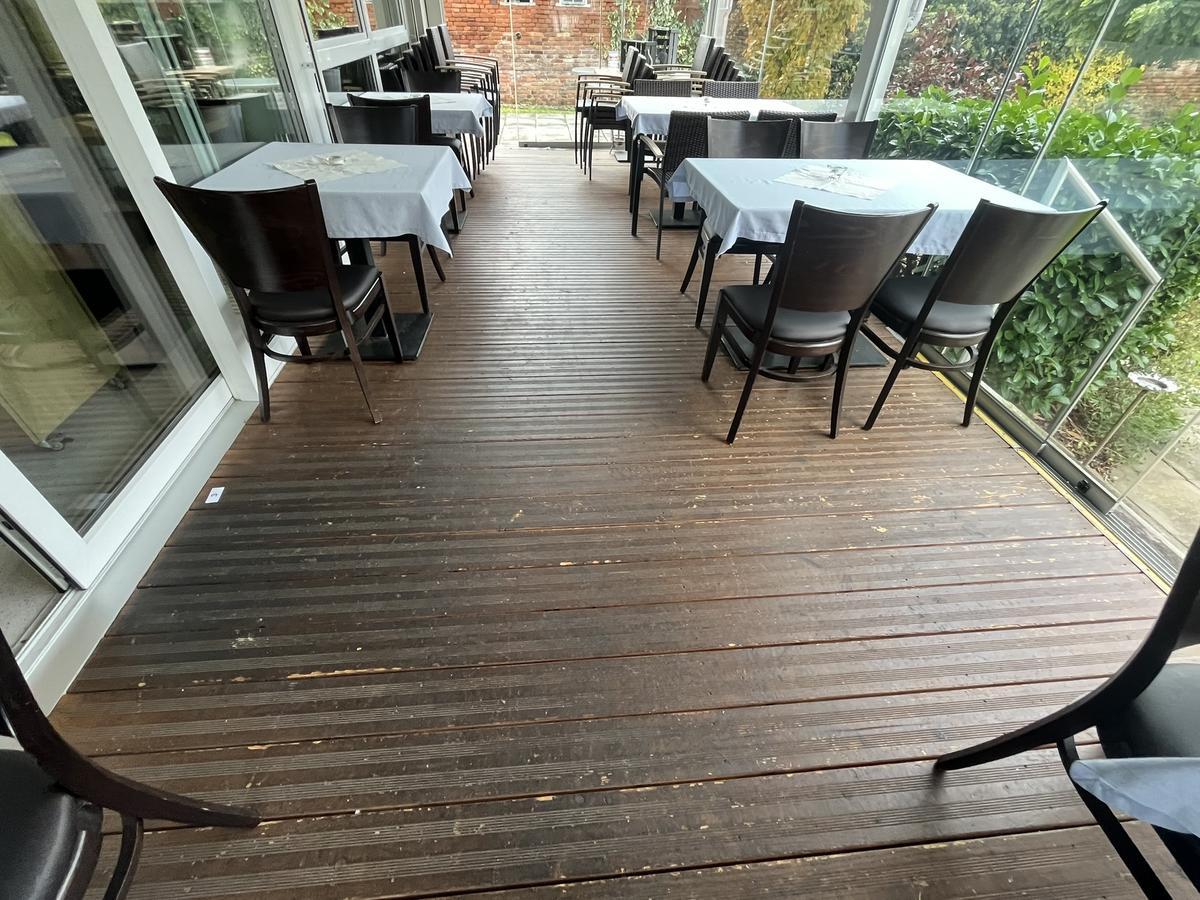 Wintergarten Holzbodenkonstruktion inkl.Unterbau ca.9x3 m - Selbstabbau?d=2025-11-23 14:49:58