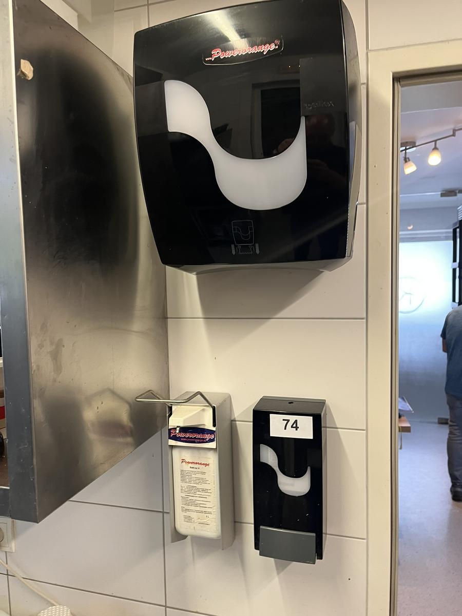 Papier/Seifenspender?d=2025-11-23 15:42:18