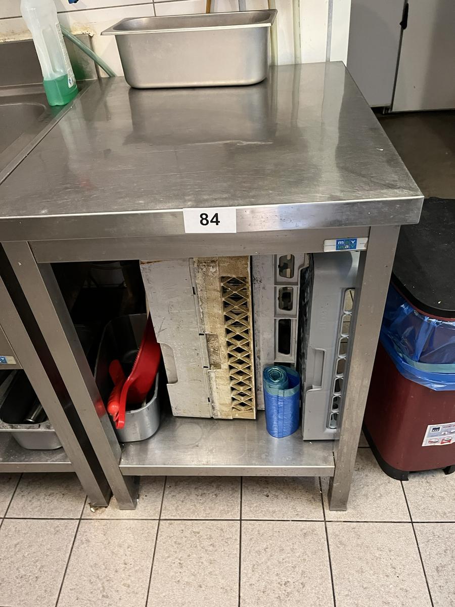 Edelstahltisch ca. 60/70 cm?d=2025-11-23 15:42:49