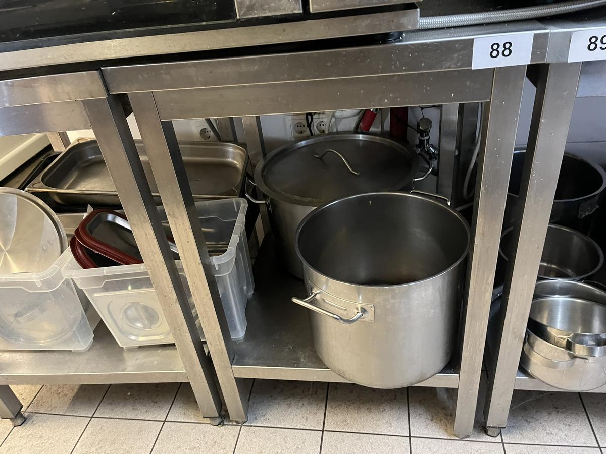 Edelstahltisch ca. 60/70 cm?d=2025-11-23 15:43:54