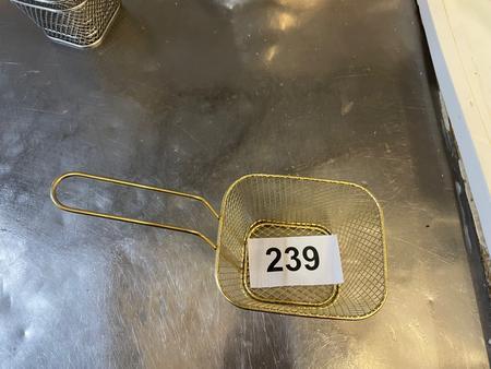 25 Stk. Fritterkorb fr Beilagen ca. 10x9cm, 17 Stk. Servierschsseln und 7 Stk. bunte Glasteller