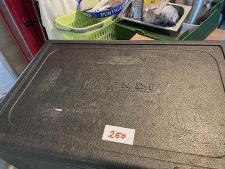 3 Stk. Warmhalte Boxen und 18 Stk. Ea. Rderboxen