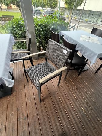 Gartenmbelset: 26 Stck stapelbare Sthle plus 4x120/80 cm , 3 x 80/80 cm Gastrotische