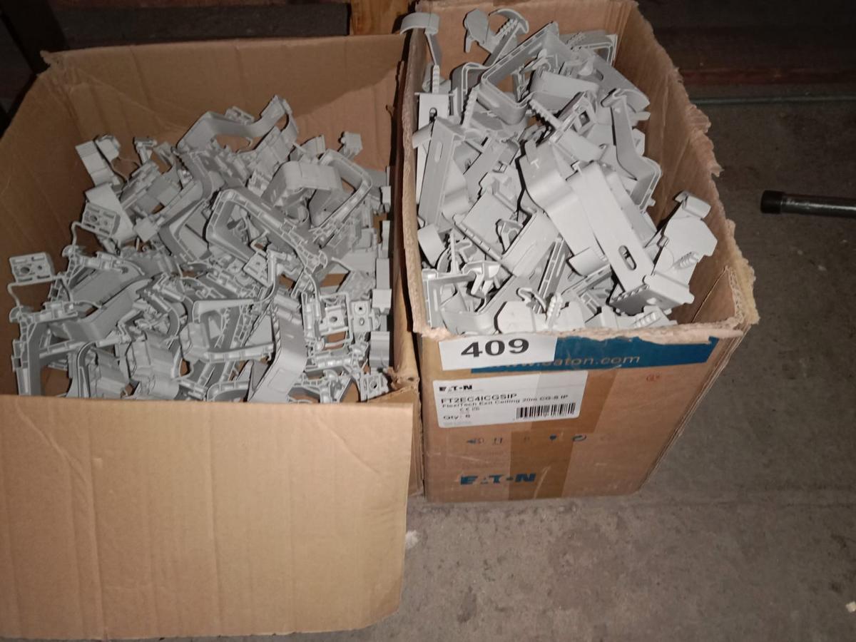 2 Karton mit Befestigungschellen?d=2025-12-02 17:17:01