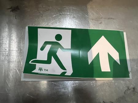 17 Stk. Fluchtraumschulder in Kunststoff