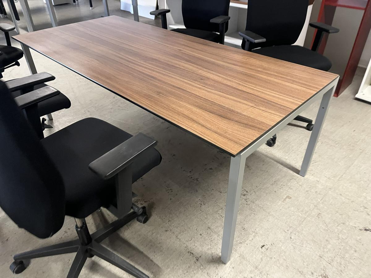 Neudörfler Besprechungstisch