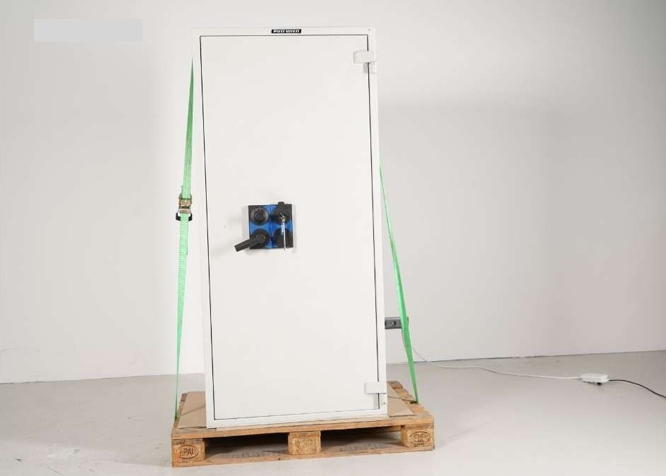 Tresor mit Schlüssel, Maße: 38,5 x 60 x 180 cm,  Platte, Korpus und Türen: Hellgrau?d=2025-11-26 11:21:19