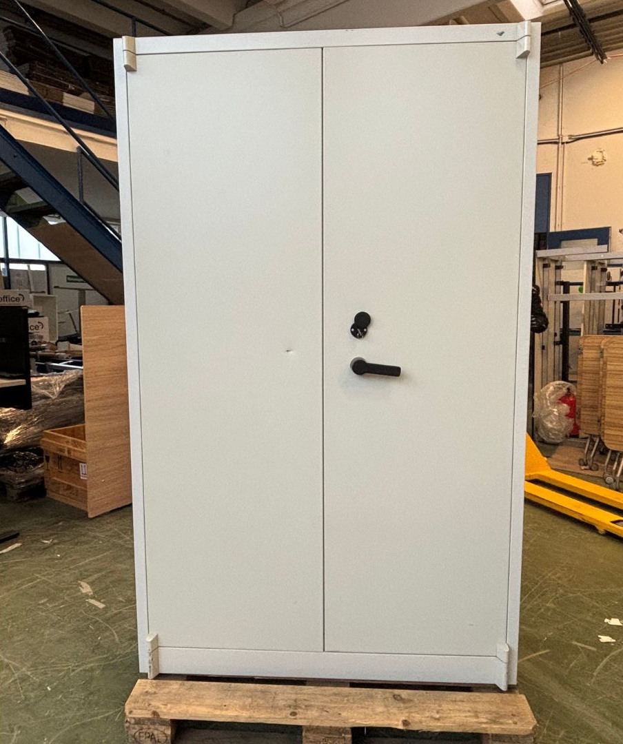 Tresor Wertheim, CP-Serie, Breite: 120cm, Tiefe: 50cm, Höhe: 195cm, Farbe Korpus / Platte / Türe: Weiß?d=2025-11-26 11:23:11