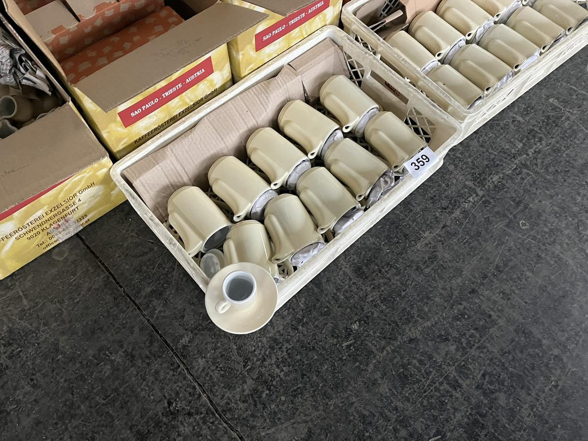 150 Stk. Espressotassen, teilweise mit Untersetzer + ca. 120 Stk. Milchkannen?d=2025-11-29 09:48:32
