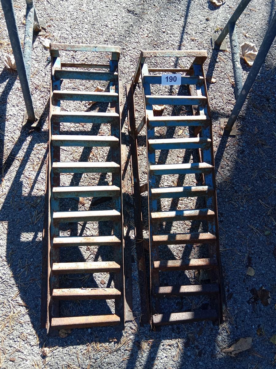 2 Stück Auffahrtsrampen für PKW und Lagerbock?d=2025-12-02 18:06:25