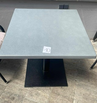 2 Stk. Tische, 80x80cm, ca. 20kg, Metallsockel