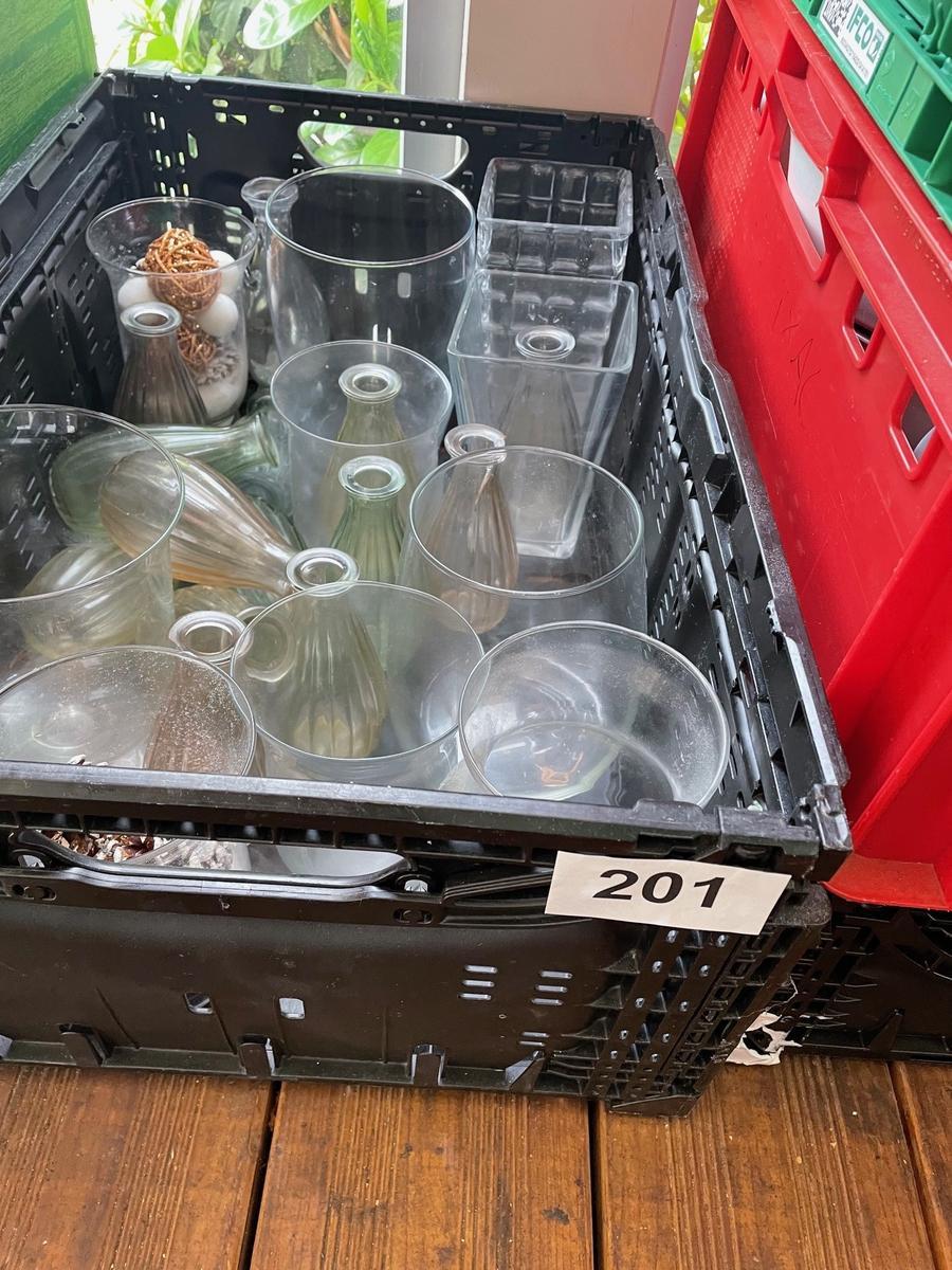 24 Stk. diverse Vasen?d=2025-12-12 14:47:52