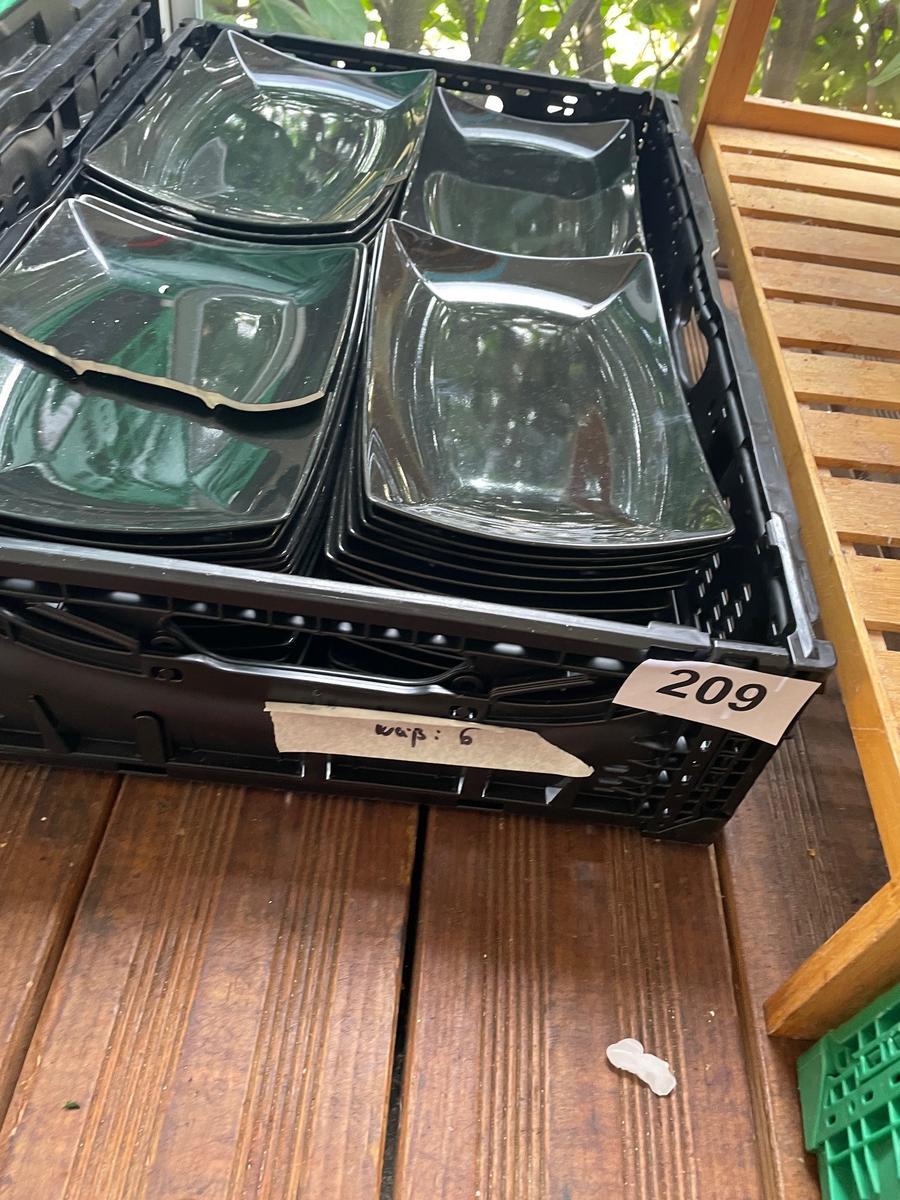 49 Stk. Teller, eckig, schwarz, ca. 25x17cm?d=2025-12-12 13:11:46