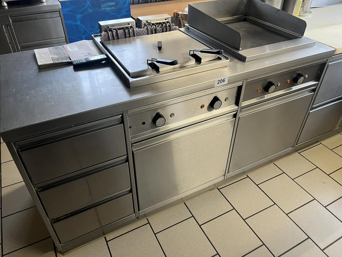 Arbeitsmodul ca. 162/70/85 cm mit Grillplatte und Doppelfriteuse, 2 T&uuml;ren, 3 Auszugsladen in Edelstahlausf&uuml;hrung?d=2025-12-15 03:51:24
