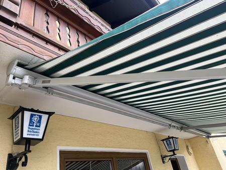 Markise mit Elektroantrieb ca.700/400 cm plus Windschutzmarkise mit Handkurbelbetrieb Markise mit Elektroantrieb ca.700/400 cm plus Windschutzmarkise mit Handkurbelbetrieb