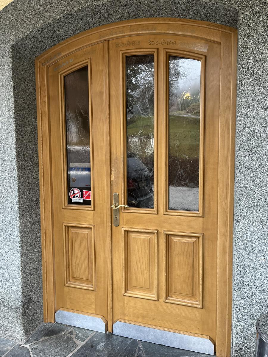 L&auml;rchen-, Haust&uuml;re ca. 196/111 cm 2-fl&uuml;gelig ausgef&uuml;hrt - ausgebaut