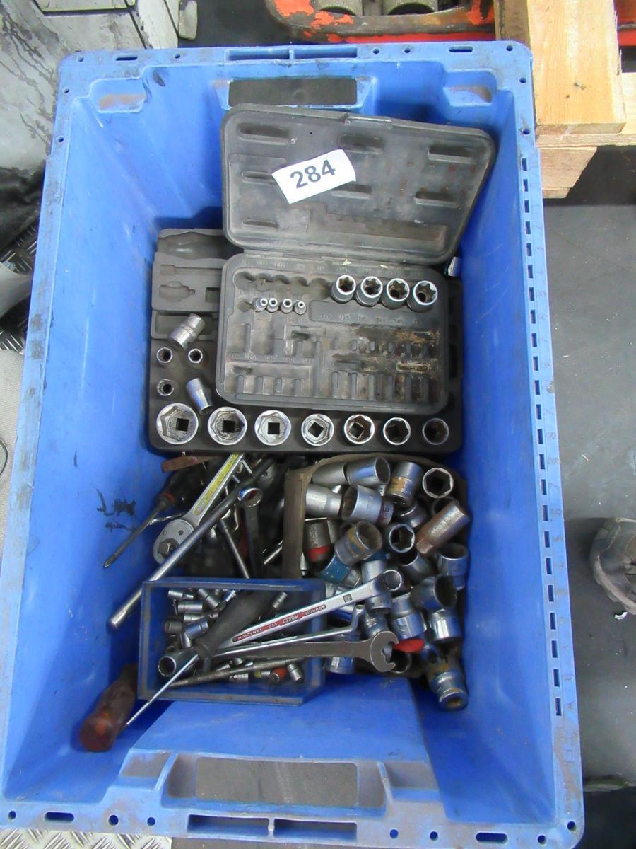 1 Kiste div. Werkzeug?d=2025-12-19 03:44:12