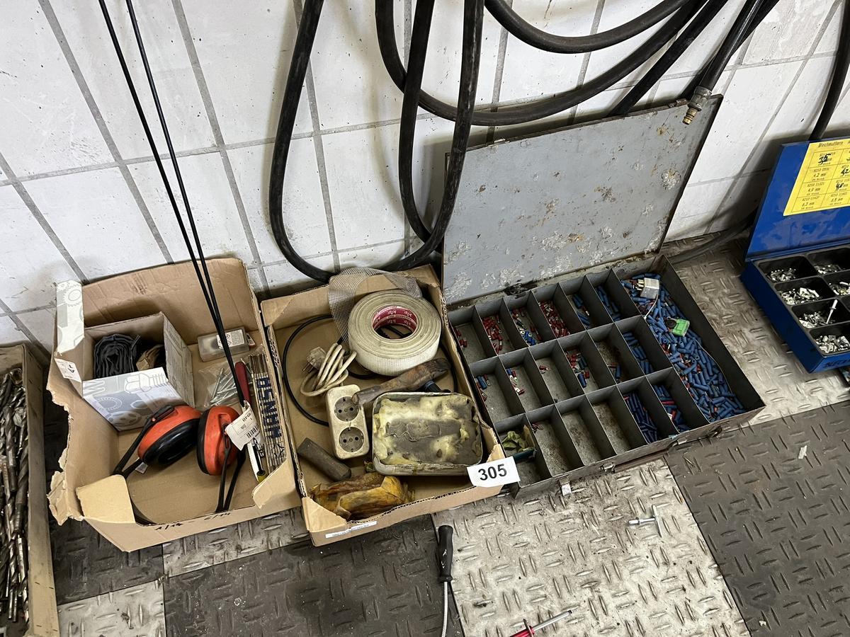 3 Kassetten mit div. KFZ Zubeh&ouml;r?d=2025-12-18 18:41:55