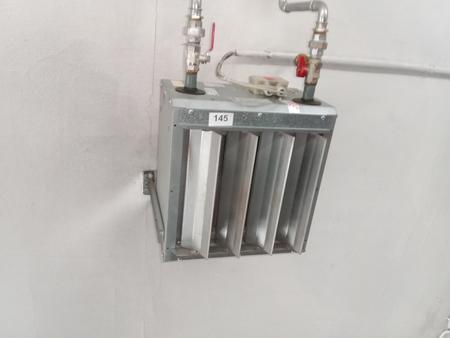 2 Stück Deckenheizgeräte für Warmwasser 2 Stück Deckenheizgeräte für Warmwasser