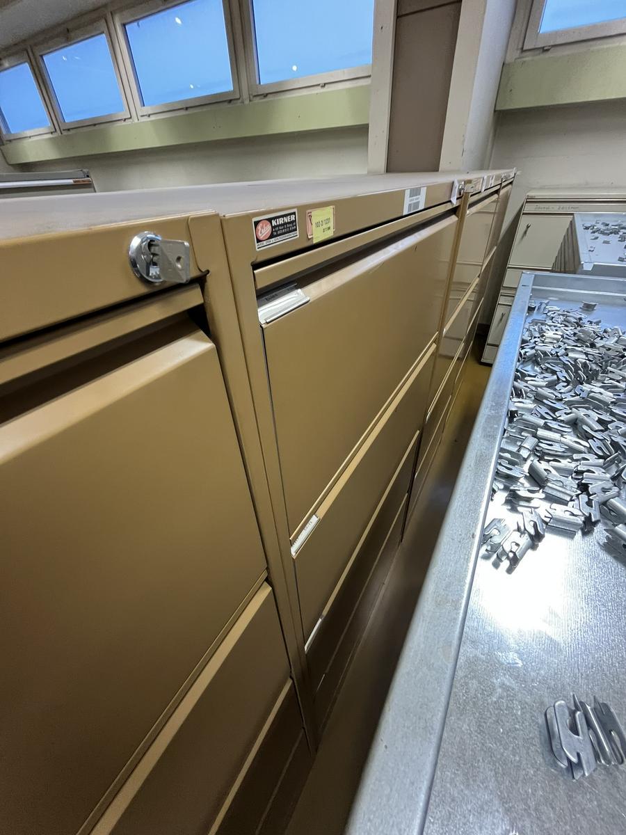 Blech - Werkzeugschrank mit 3 Auszugsladen, 140x52x65cm?d=2025-12-18 20:42:29