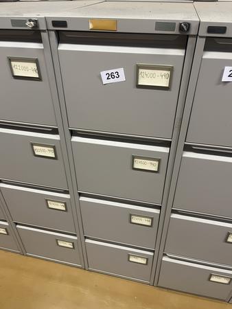 Blech - Werkzeugschrank mit 4 Auszugsladen, 133x40x62cm Blech - Werkzeugschrank mit 4 Auszugsladen, 133x40x62cm