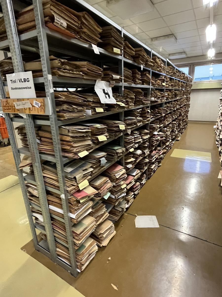 ca. 7.8 Laufmeter Steckregalanlage mit Fachb&ouml;den, 60cm tief, 224cm hoch?d=2025-12-18 20:51:41