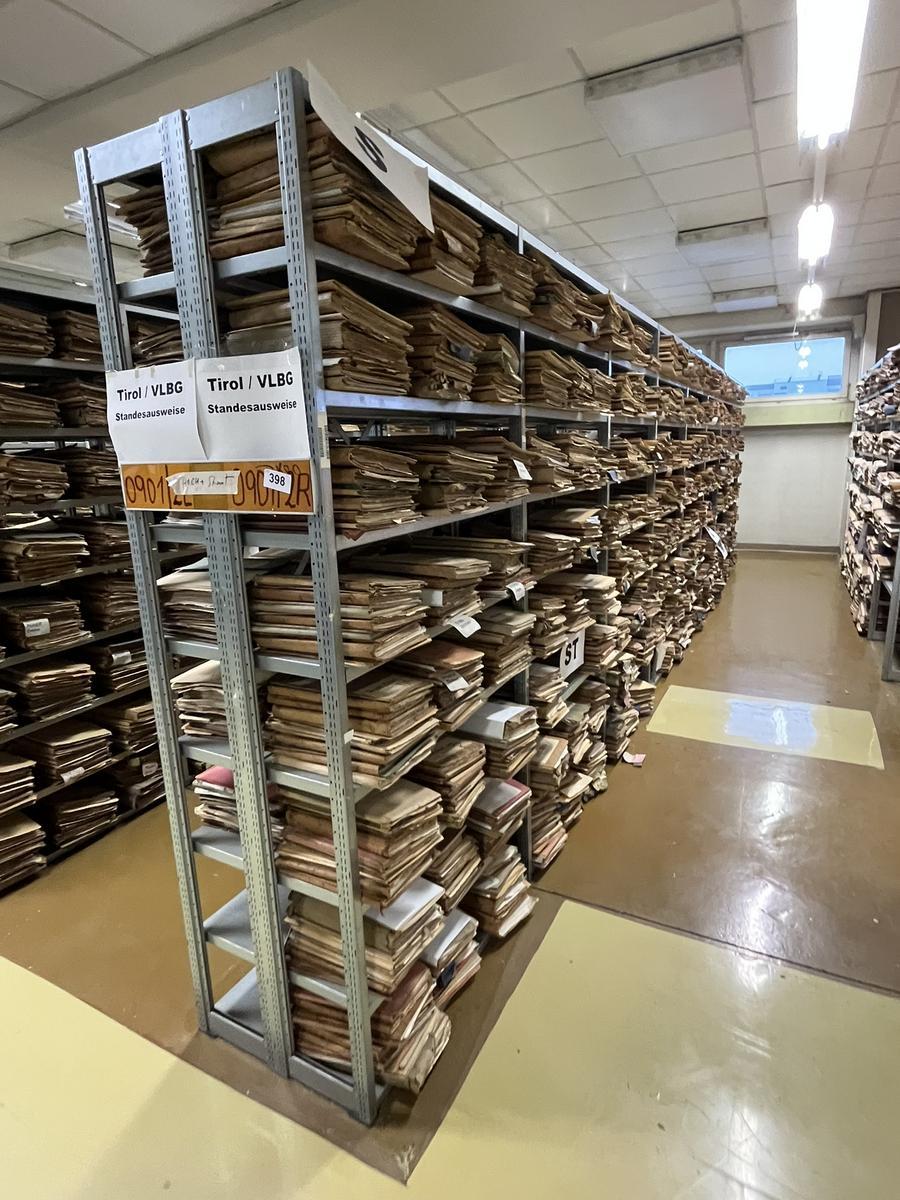 ca. 7.8 Laufmeter Steckregalanlage mit Fachb&ouml;den, 60cm tief, 224cm hoch?d=2025-12-18 20:50:33